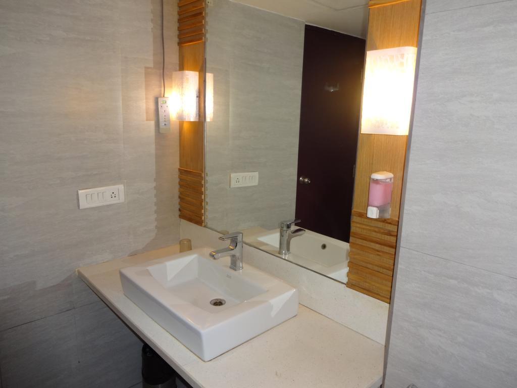 The Purple Leaf Hotels Hyderabad Exterior photo