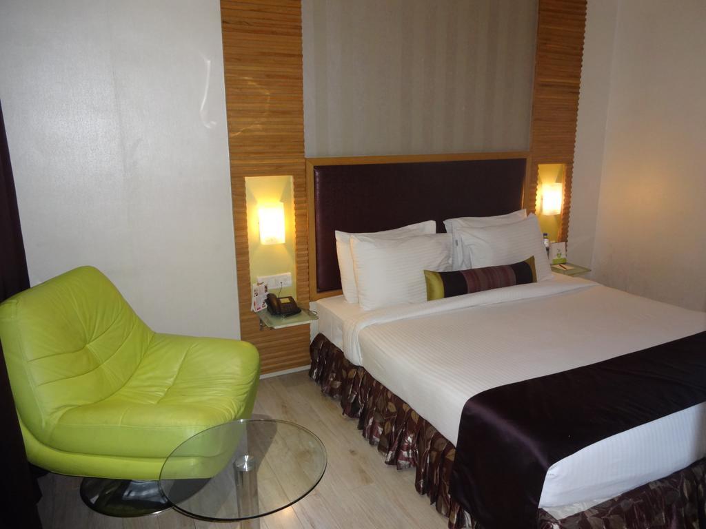 The Purple Leaf Hotels Hyderabad Exterior photo