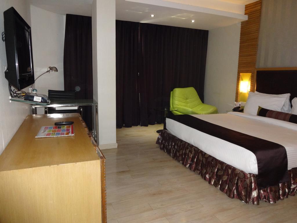 The Purple Leaf Hotels Hyderabad Exterior photo