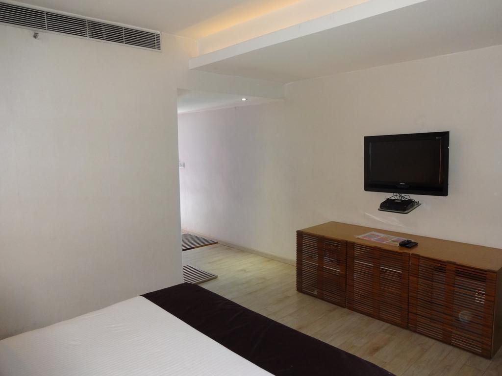 The Purple Leaf Hotels Hyderabad Exterior photo